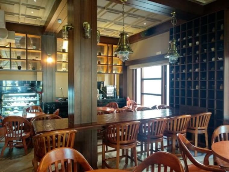 Bonova Cafe and Pub-3